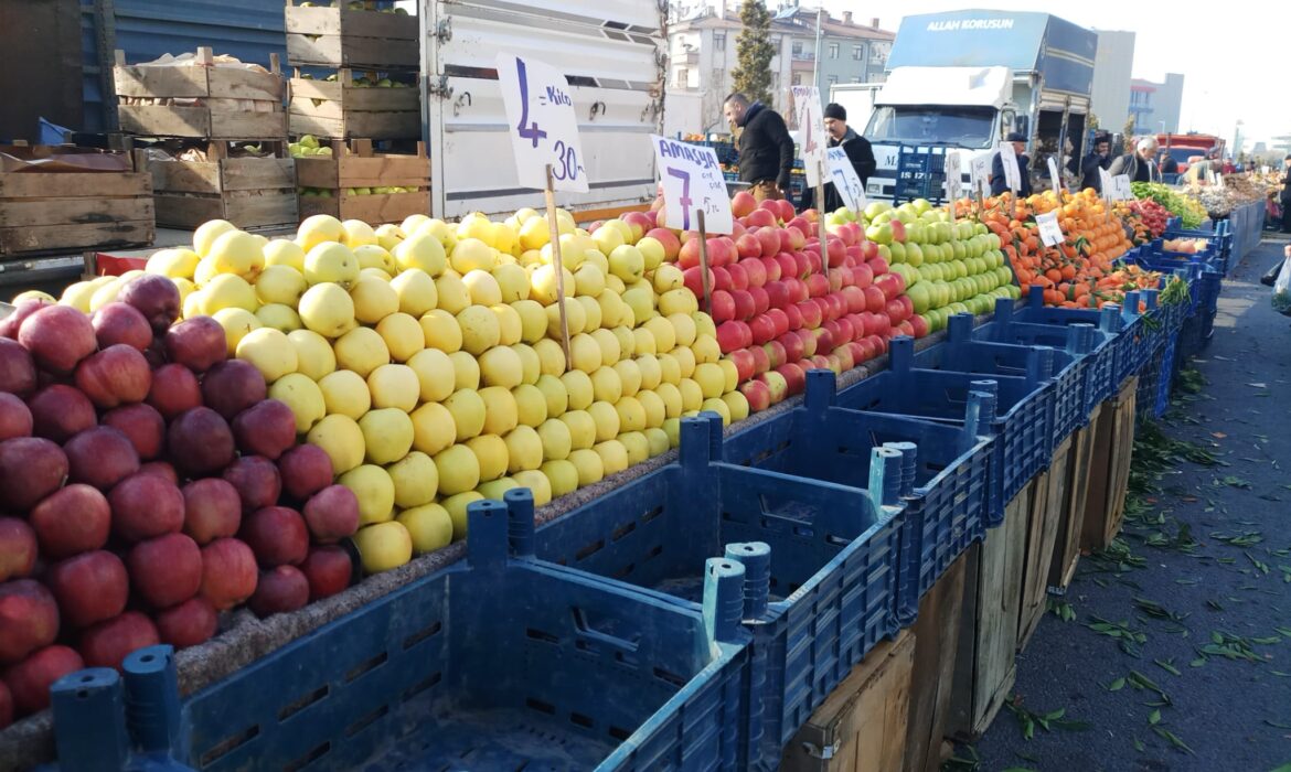 SEMT PAZARINDA SEBZE-MEYVE FİYATLARI