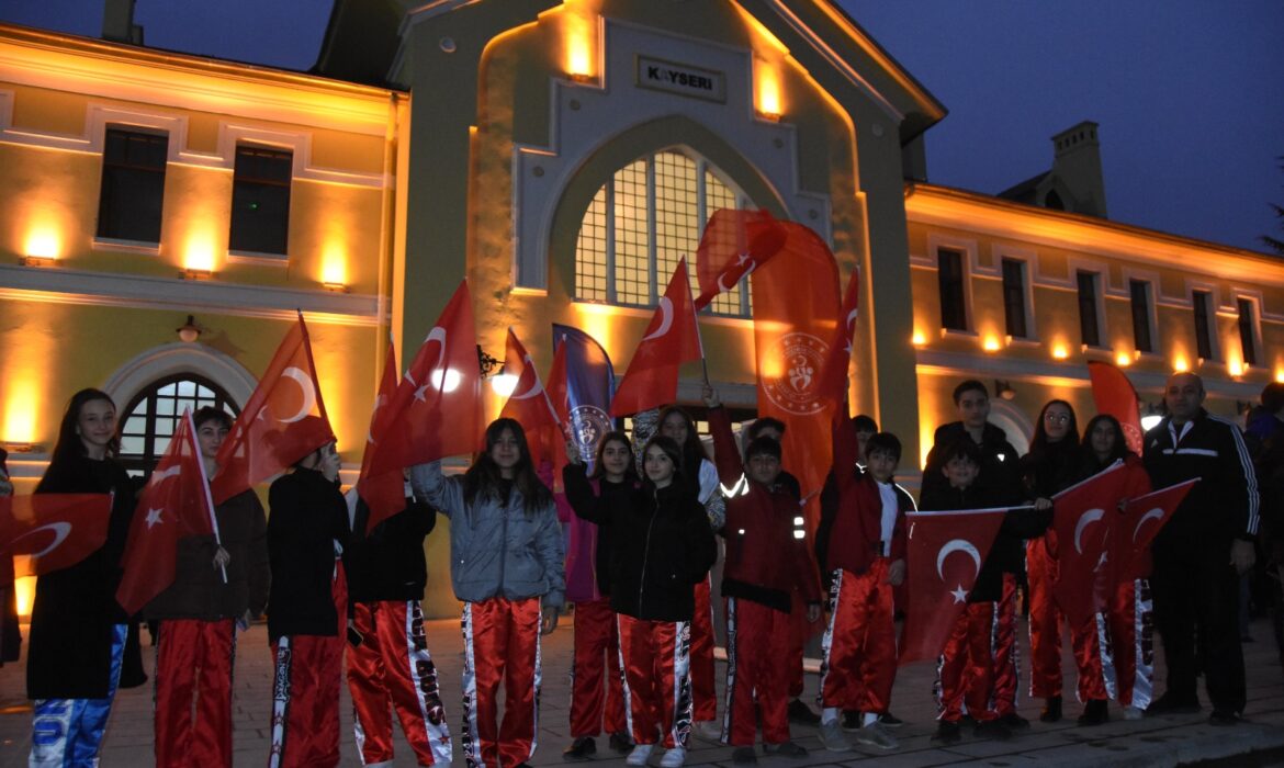 DOĞU EKSPRESİ’YLE SARIKAMIŞ’A GİDEN BAKAN KASAOPĞLU, KAYSERİ’DE MOLA VERDİ