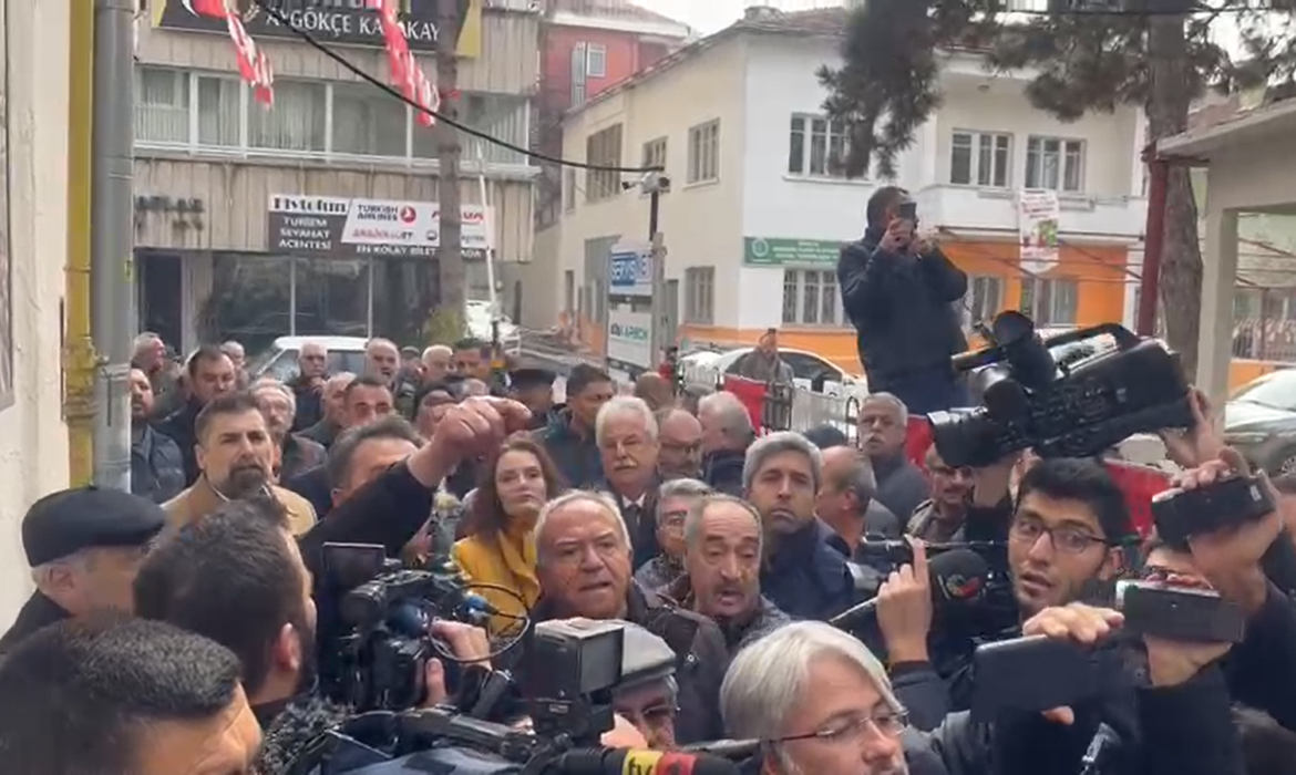 CHP KAYSERİ İL BAŞKANLIĞINDA GERGİN ANLAR