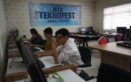 ROBOTİK KODLAMA ÖĞRENİP TEKNOFEST’E HAZIRLANIYORLAR