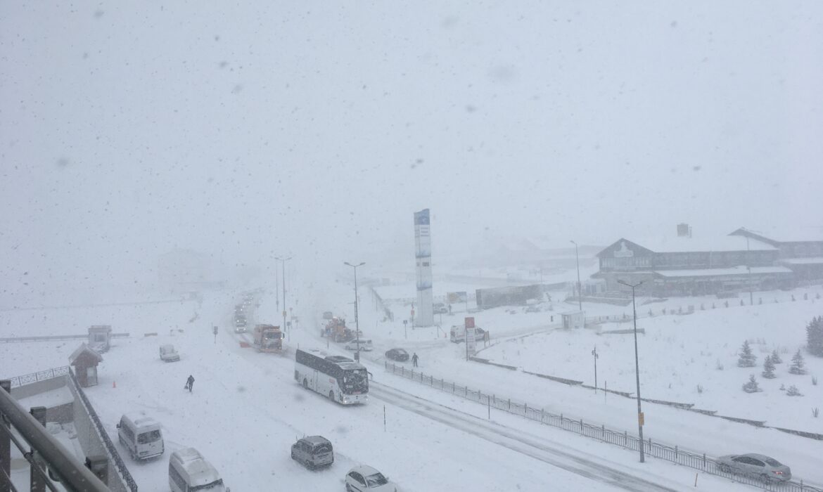 Beklenen kar yağışı Erciyes’te başladı